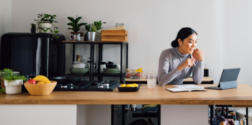 ey-asian-businesswoman-using-digital-tablet-at-kitchen-desk