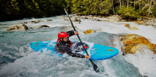 kayaker-entering-white-water-rapids