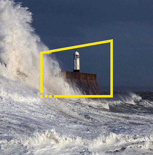 ey-storm-freya-hitting-porthcawl-lighthouse